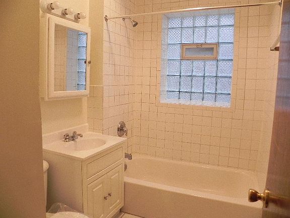 4th image of 905 W Agatite Ave APT 1