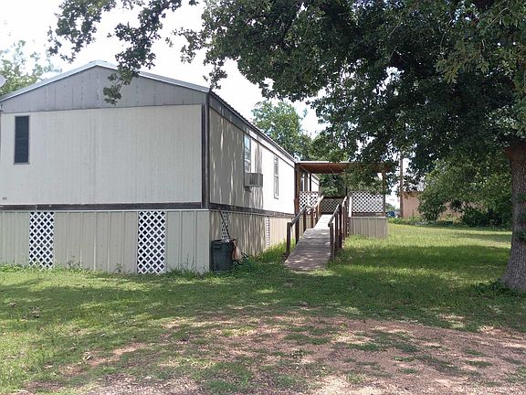 3rd image of 2424 Rose Hill Drive