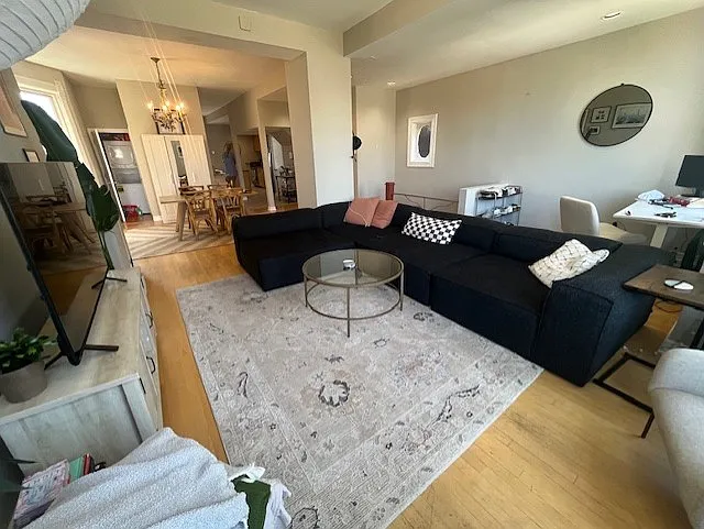 1019 W Newport Ave #3 — Photo 2
