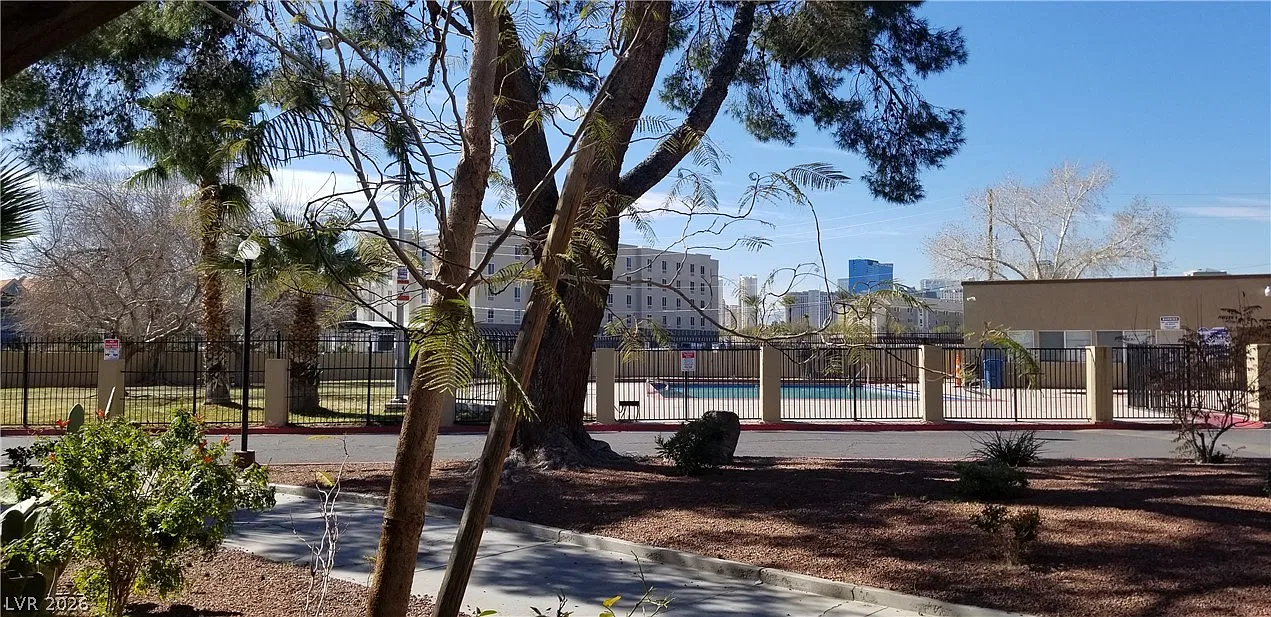 2 bed, 2.0 bath, 1422 sqft, $1,254 — Photo 2