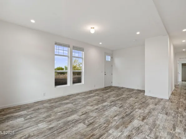 3695 E 10th St, Silver Springs, NV 89429