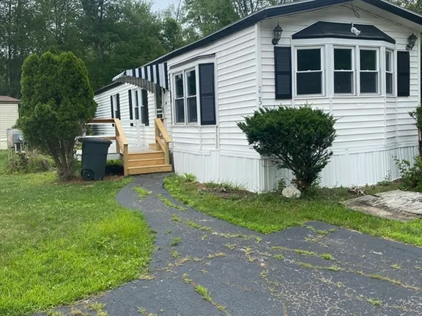 305 Turnpike St Trailer 225, South Easton, MA 02375