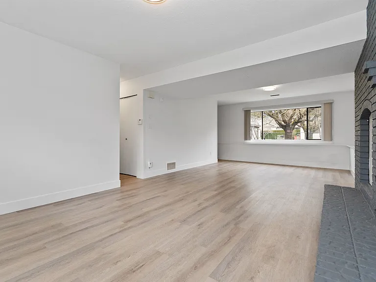 561 5th Ave — Photo 2