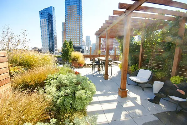 Rented by Loom Group | media 45