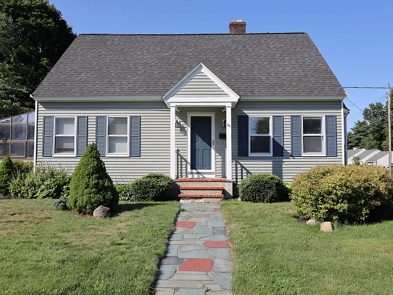24 Pine Hill Ave #2 — Photo 4