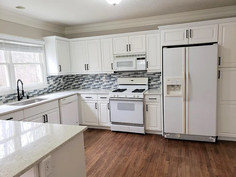 1352 Hearthstone Way NW — Photo 8