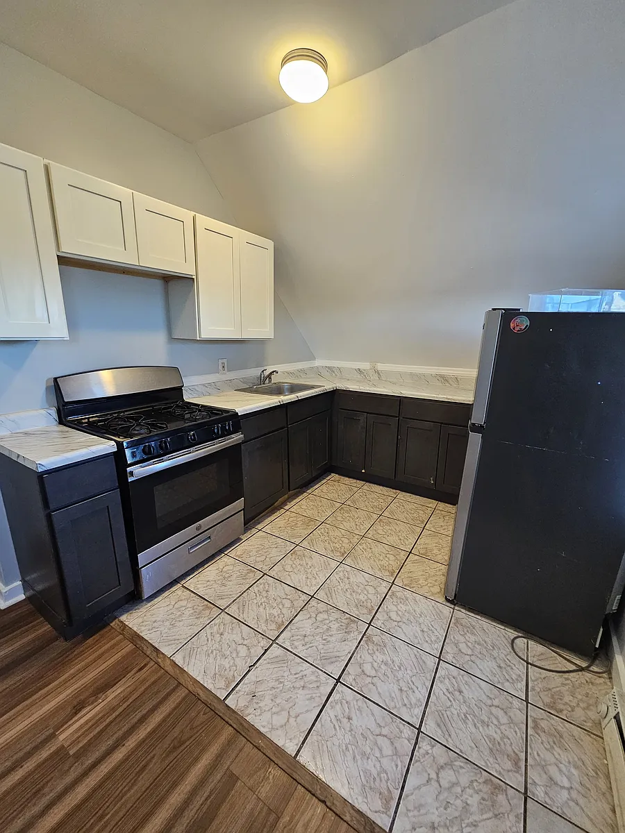 Building Photo - 439 Summer Ave #A3