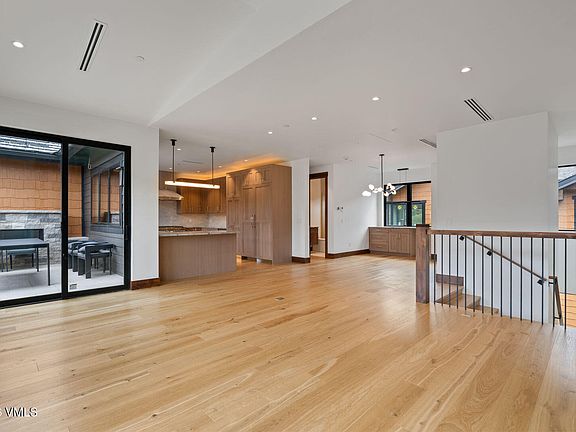 4th image of 209 Goldfinch Ln