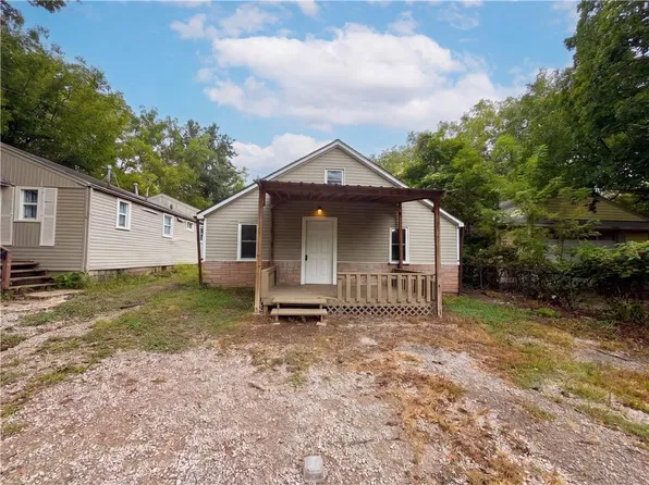 808 E Pacific Ave, Independence, MO 64050