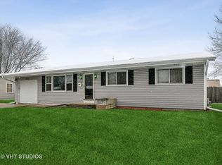 822 Royal Ln, Dundee, IL