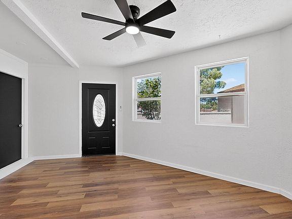 4th image of 346 Pearl Dr NE
