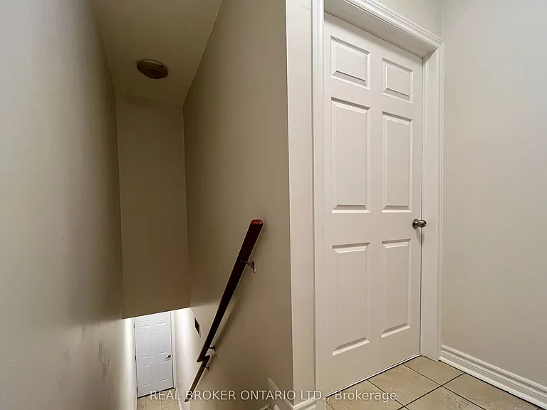 1228 Danforth Ave #1 — Photo 10