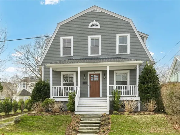 127 Eustis Ave, Newport, RI 02840