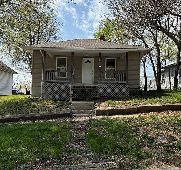 1st image of 657 N Hawkins Ave