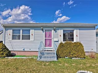 215 Maple Ave, Middletown, RI 02842
