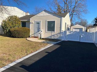 648 N Lewis Ave, Lindenhurst, NY 11757