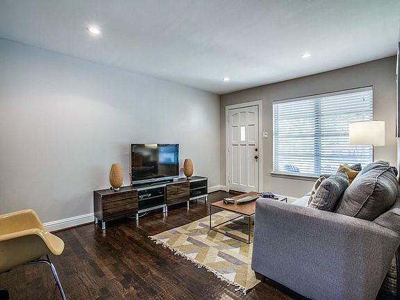 4th image of 800 Dumont Dr