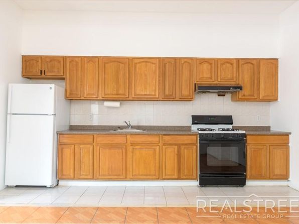 39 Debevoise St APT 3R