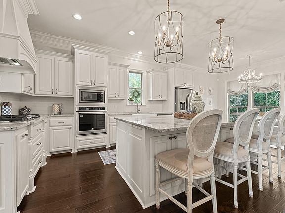 3rd image of 9130 Villa Crossing Dr