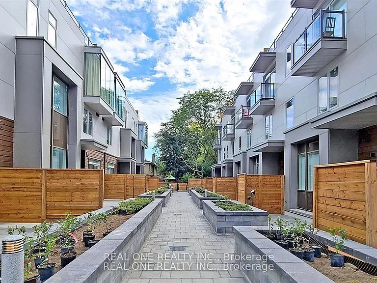 25 Dervock Cres #5 — Photo 1