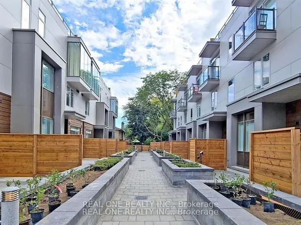 25 Dervock Cres Unit 5, Toronto, ON M2K 0G7