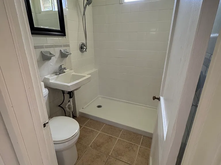 124 Tyre Ave — Photo 15