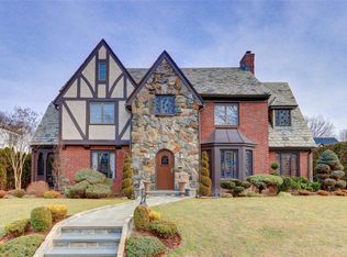 181 Kilburn Rd, Garden City, NY 11530