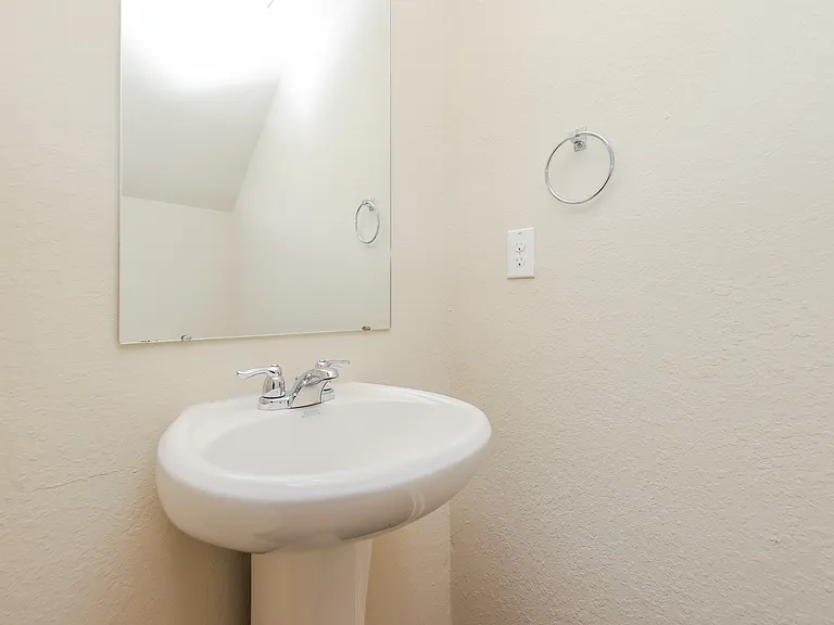 304 Highwood Ln — Photo 15