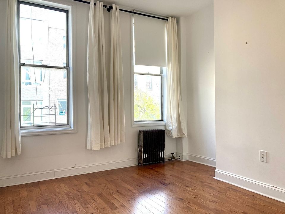 1st image of 320 Melrose St APT 2L