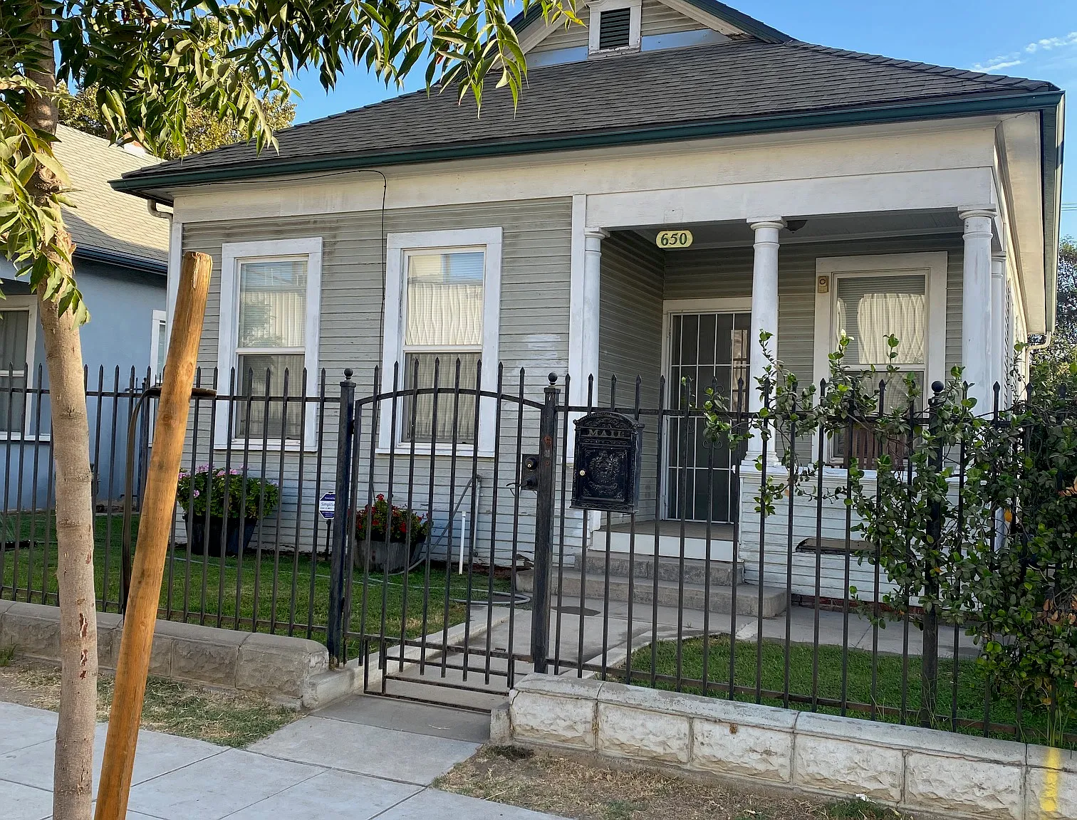 3 bed, 858 sqft, $1,600 — Photo 1