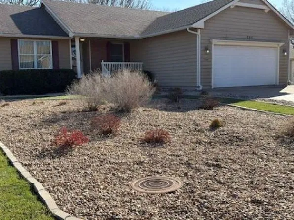 1305 Trinity Dr, Newton, KS 67114
