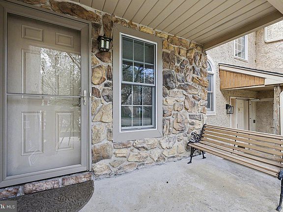 5th image of 42 White Pine Ct