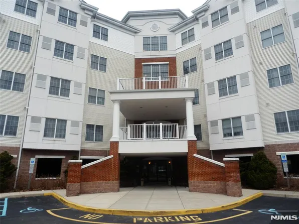 189 Forest Ave APT 307, Paramus, NJ 07652