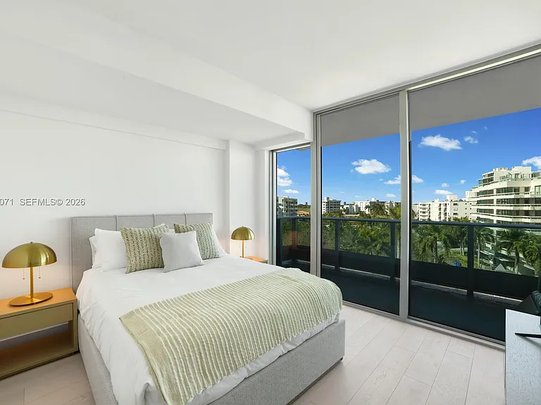 9221 E Bay Harbor Dr #610 — Photo 16