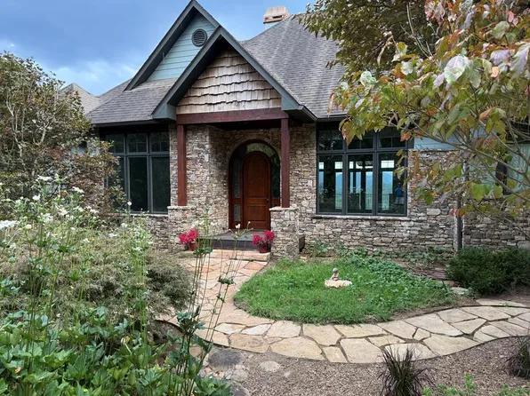 1 Cheoah Trl, Robbinsville, NC 28771