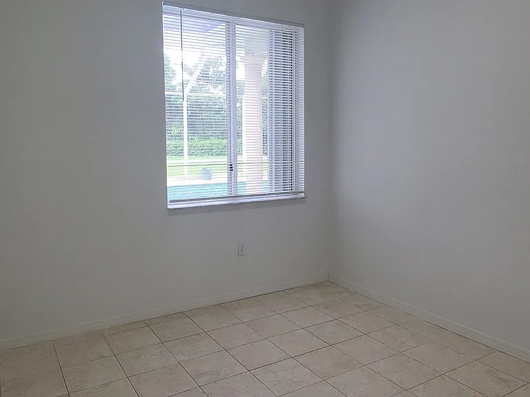 420 SE 23rd Ln — Photo 57
