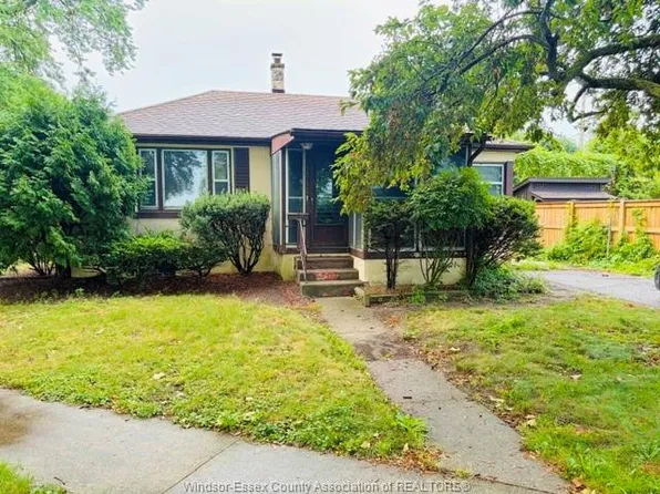 10475 Clairview Ave, Windsor, ON N8P 1B2