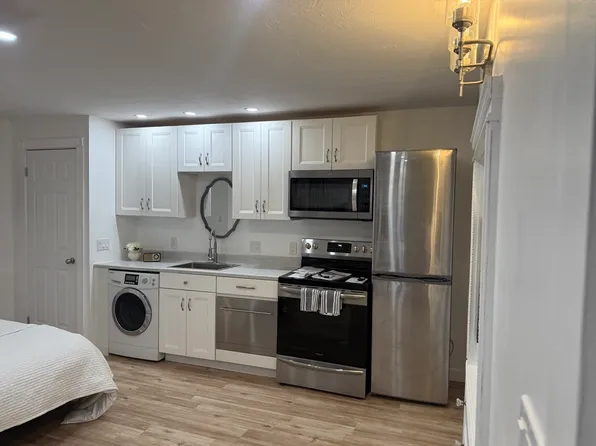 195 Thomas Burgin Pkwy Unit 206, Quincy, MA 02169