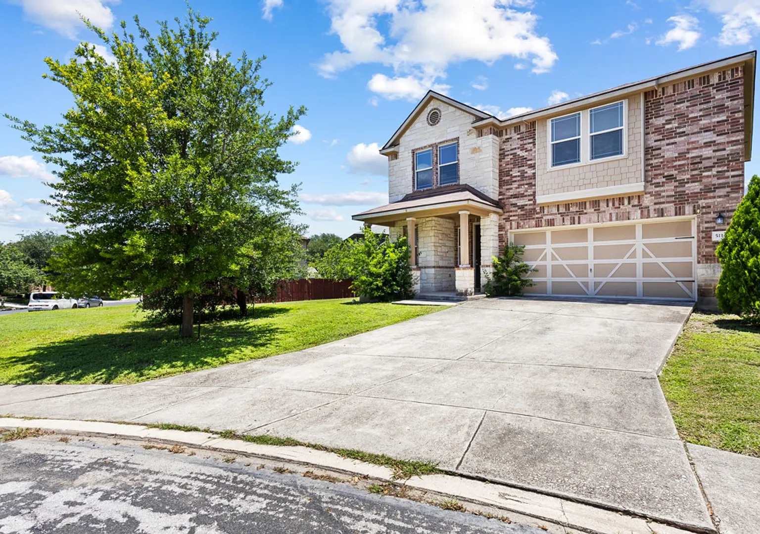 4 Bedroom/2.5 Bath Mustang Valley Subdivision — Photo 1