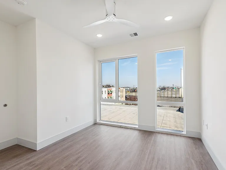 1225 E Fletcher St #212 — Photo 11
