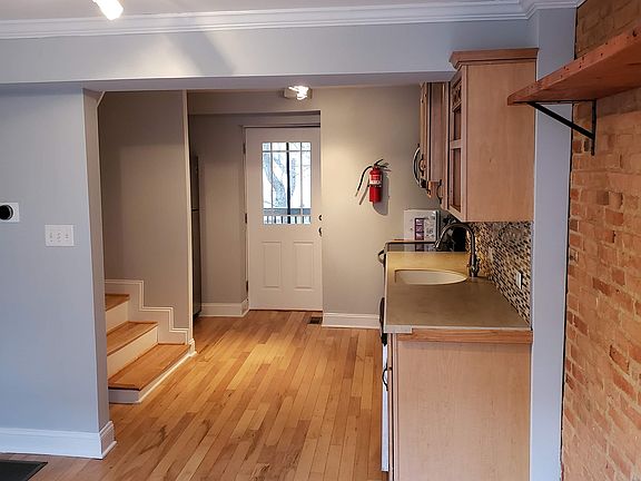 2nd image of 913 Ryan St