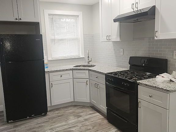 4th image of 1055 S Merrimac Rd