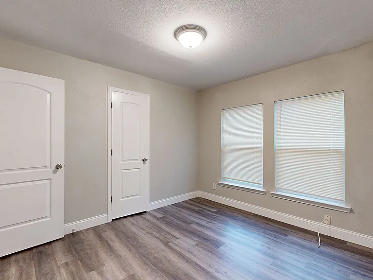 906 Estelle Ave — Photo 14