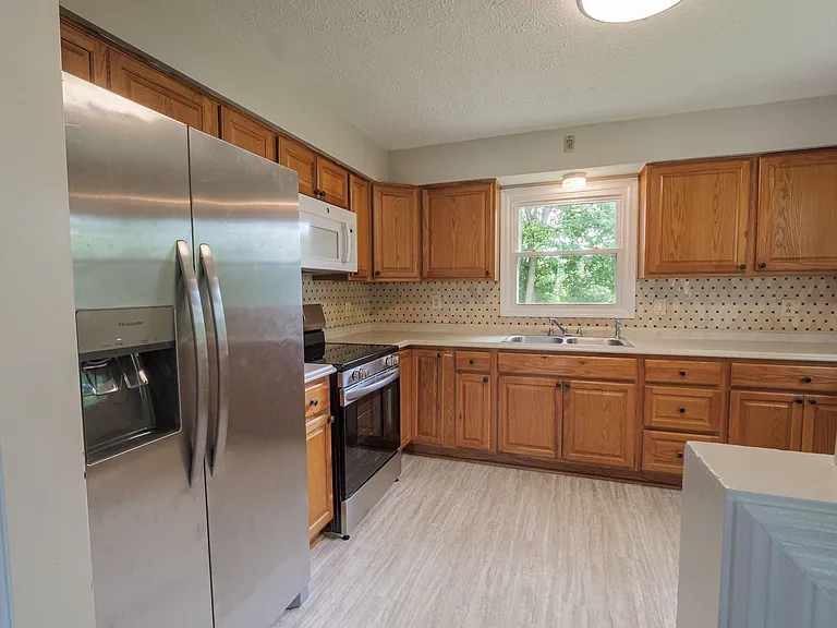 10 Rose Ave #2 — Photo 5