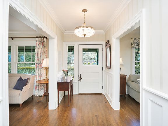 2nd image of 41 Larchmont Ave
