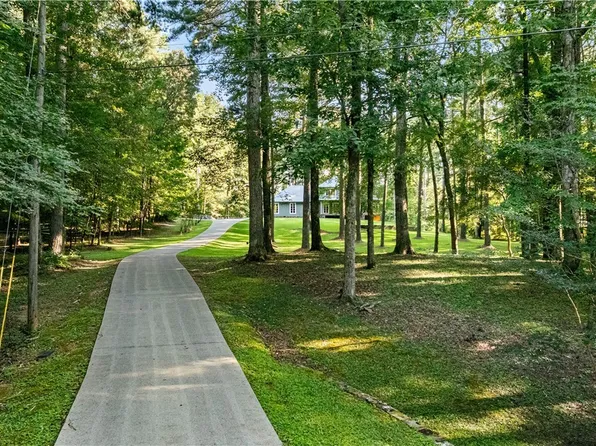 10422 Loganwood Dr, Northport, AL 35473