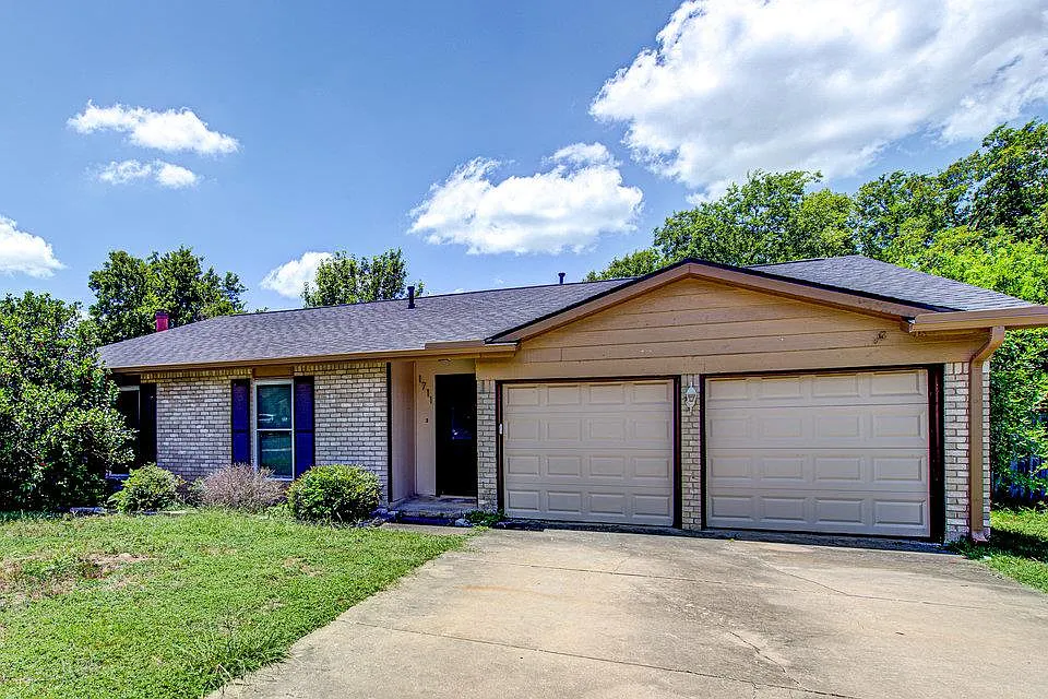 1711 Cricket Hollow Dr