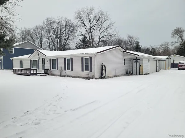 7898 Fountain St, Lakeport, MI 48059