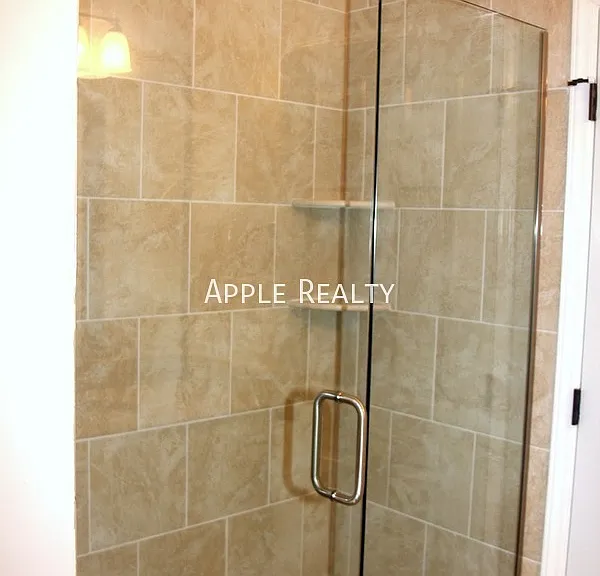 1015 9th St #2 — Photo 6