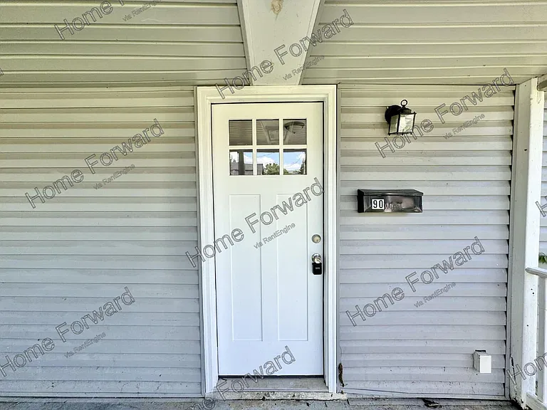 90 E Walnut St — Photo 2